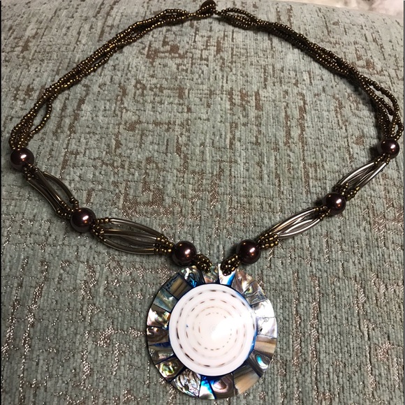 2 FOR $20 ITEM
138. Beautiful Shell Disc Necklace HANDMADE - Picture 3 of 8